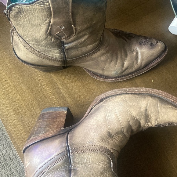 Corral Vintage Cowgirl- light brown/tan Embroidered Ankle Booties - Picture 3 of 10